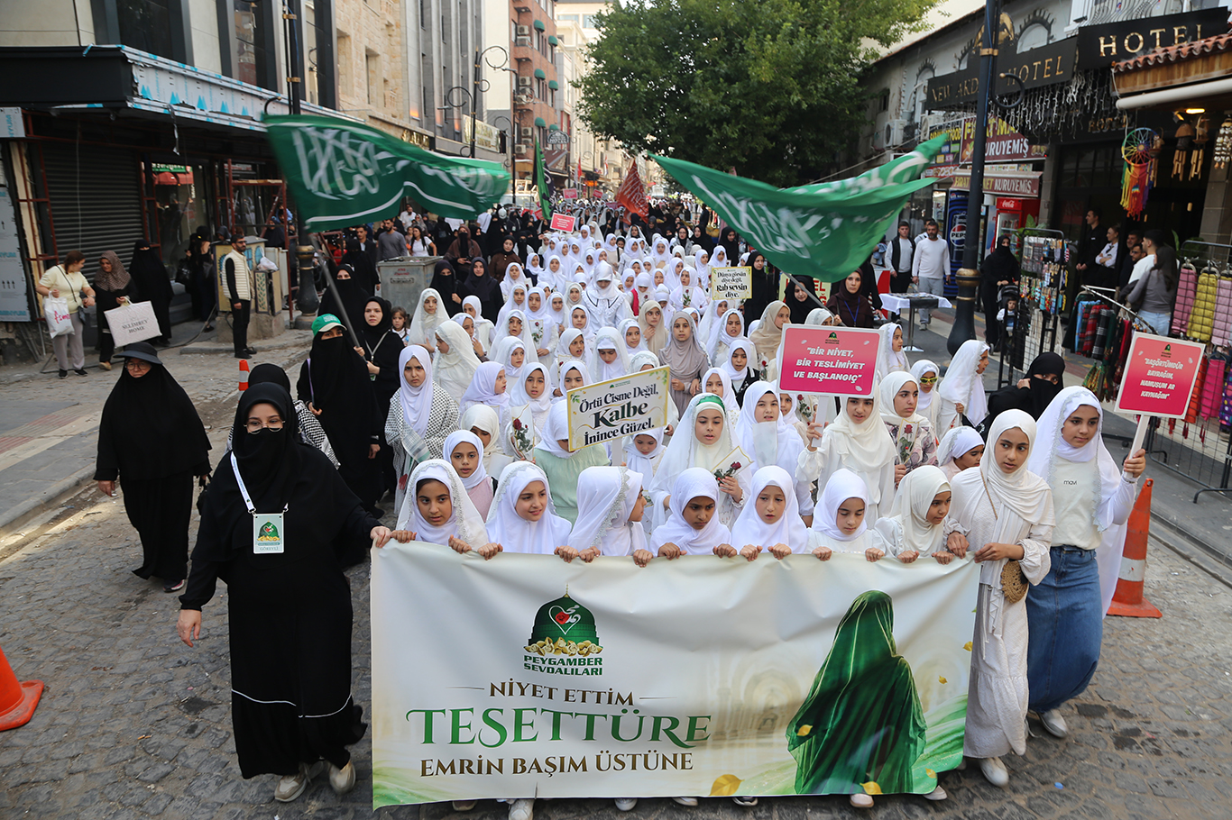 Diyarbakır'da "Niyet Ettim Tesettüre Emrin Başım Üstüne" programı düzenlendi
