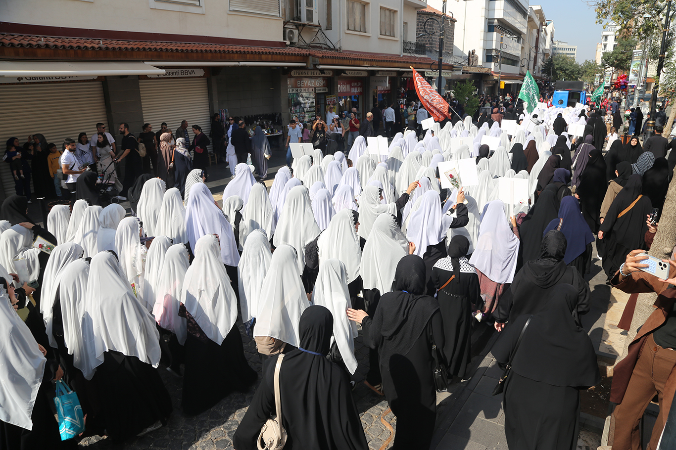 Diyarbakır'da "Niyet Ettim Tesettüre Emrin Başım Üstüne" programı düzenlendi