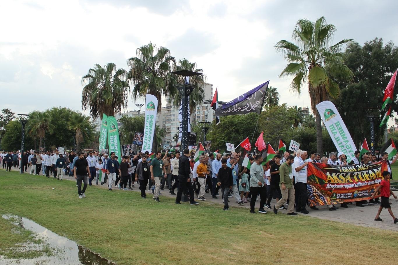 Mersin'de Aksa Tufanı'nın yıl dönümü dolayısıyla düzenlenen programda, HÜDA PAR Mersin Milletvekili Faruk Dinç Gazze'de yaşananlara dikkat çekti. Basın açıklamasında ise İslam ülkelerine siyonist rejime yaptırım uygulama çağrısı yapıldı.