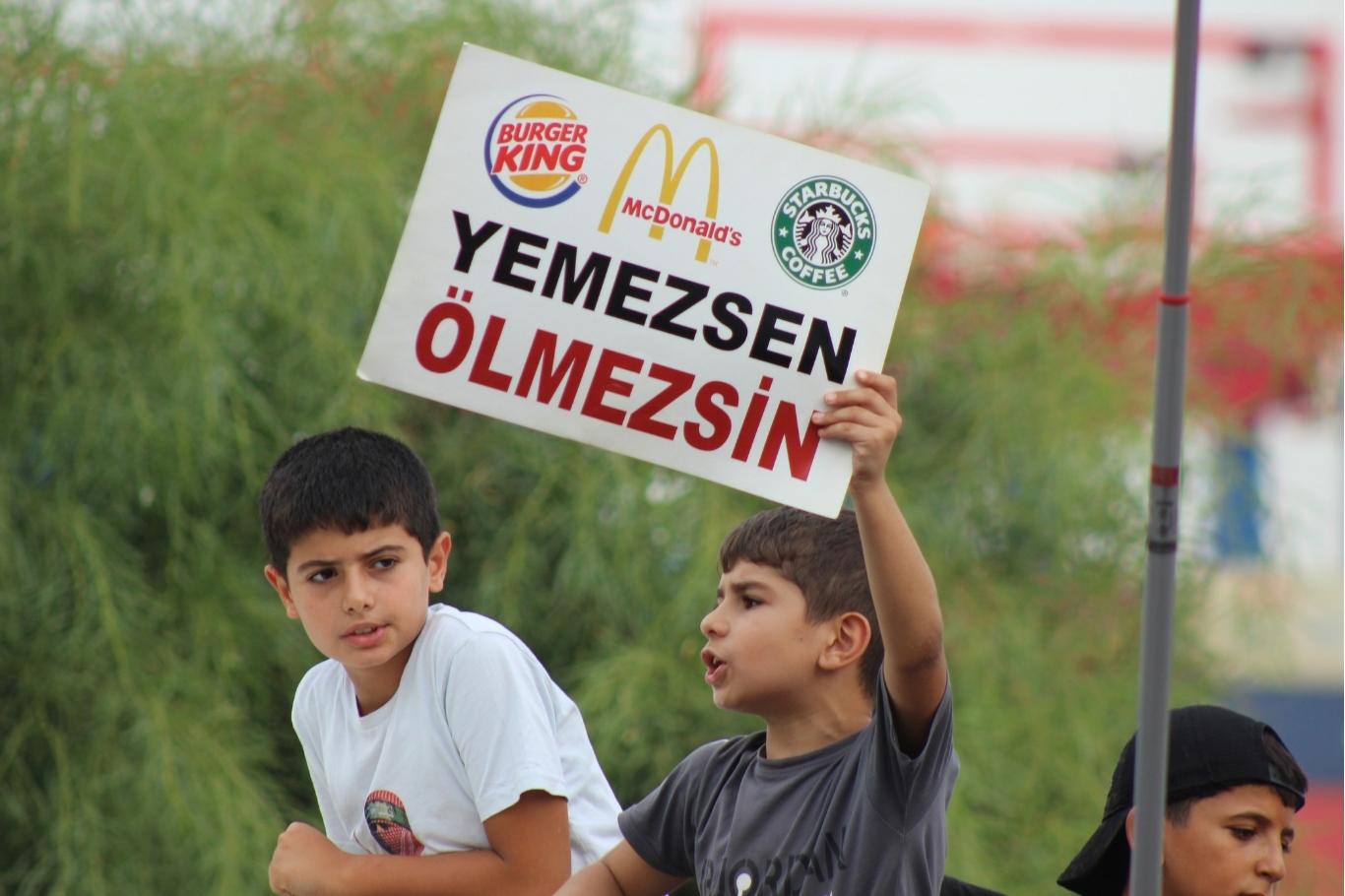 Mersin'de Aksa Tufanı'nın yıl dönümü dolayısıyla düzenlenen programda, HÜDA PAR Mersin Milletvekili Faruk Dinç Gazze'de yaşananlara dikkat çekti. Basın açıklamasında ise İslam ülkelerine siyonist rejime yaptırım uygulama çağrısı yapıldı.