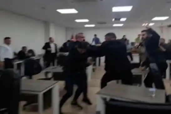 Silopi Belediyesinde meclis karıştı: Meclis üyesi ile başkan yardımcısı birbirine girdi
