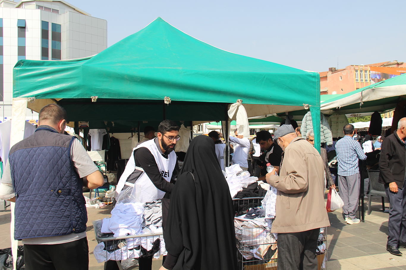 Kermesa Karwana Hêvîyê didome: Qezencên wê ew ê ji mihtacan re were xerckirin
