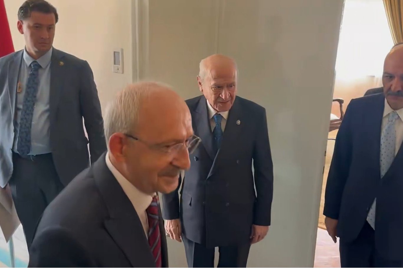 MHP leader Bahçeli meets CHP chairman Kılıçdaroğlu in parliament