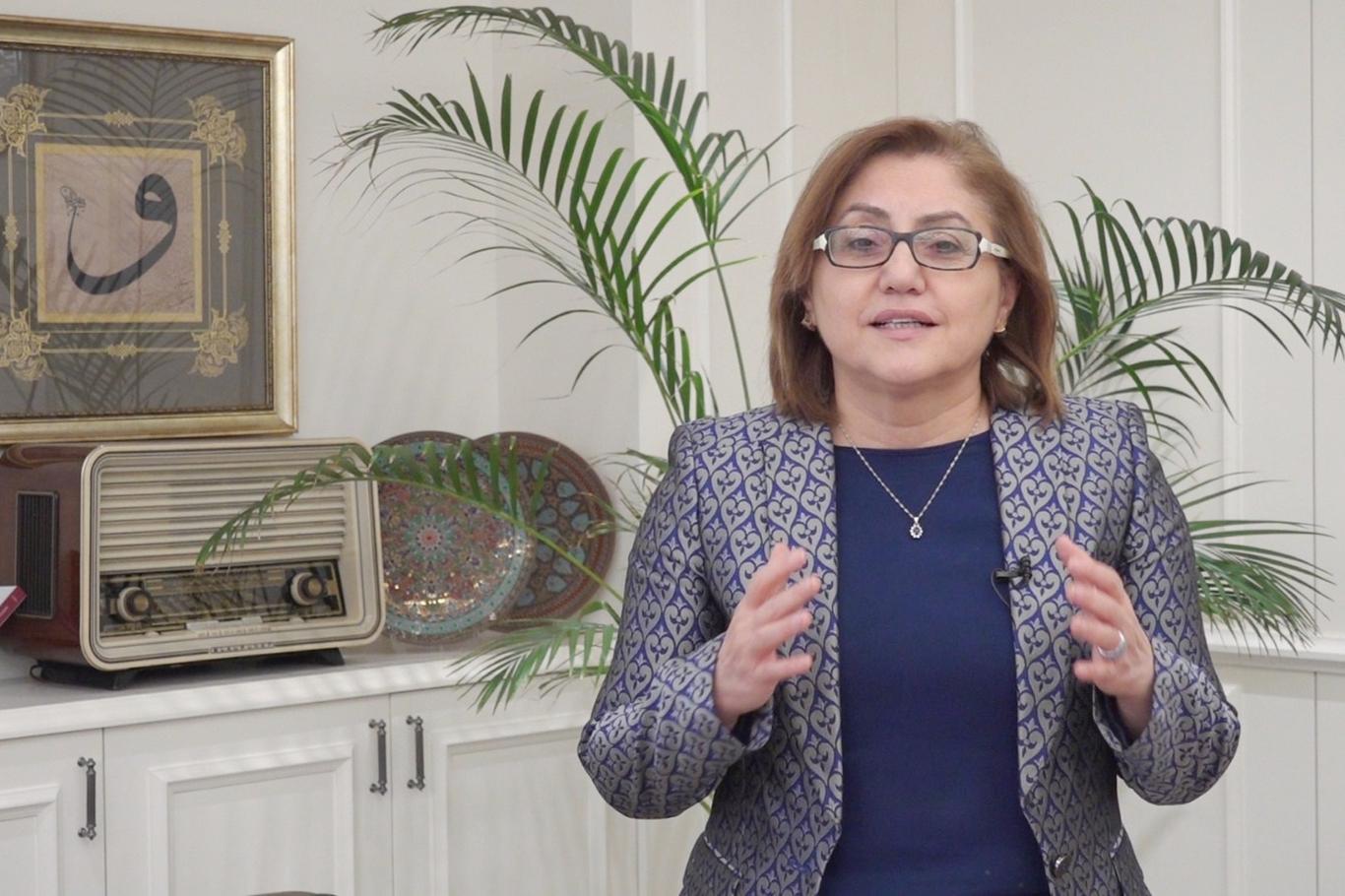 فاطمة شاهين تحذّر أذربيجان من قيود الحجاب: لا تكرروا تجربة تركيا المؤلمة