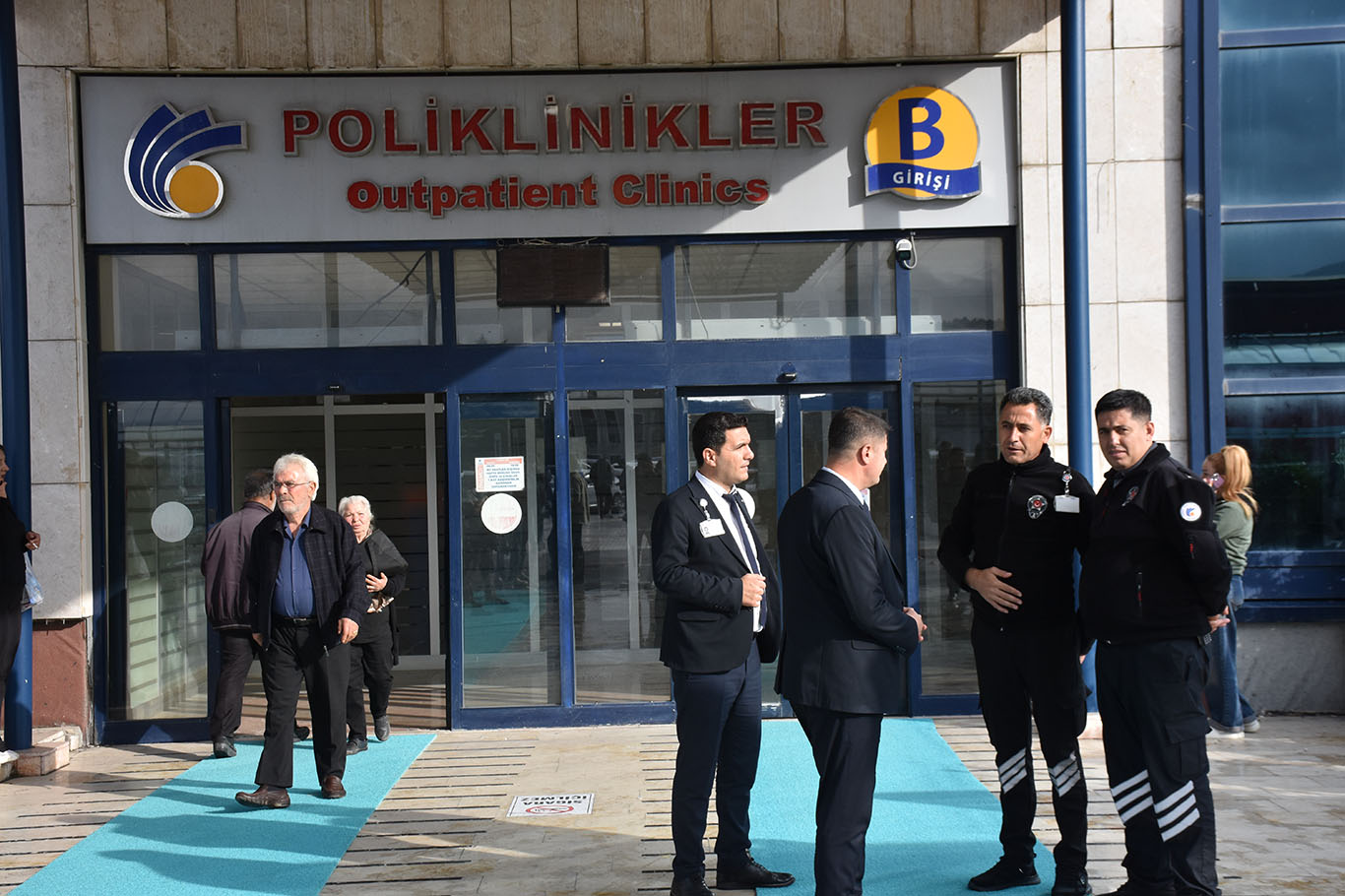 Turgut Özal Tıp Merkezi'nde "Ben Geldim" uygulaması ve robotik cerrahi adımları