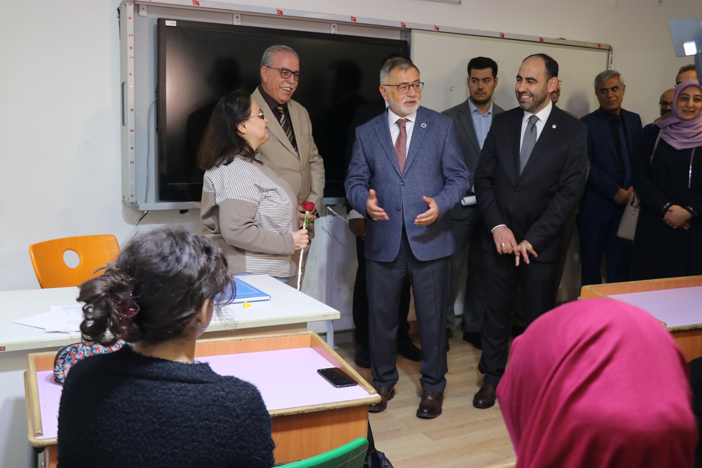 Görme engelli öğrencilere Braille alfabesiyle Kur’an-ı Kerim hediye edildi