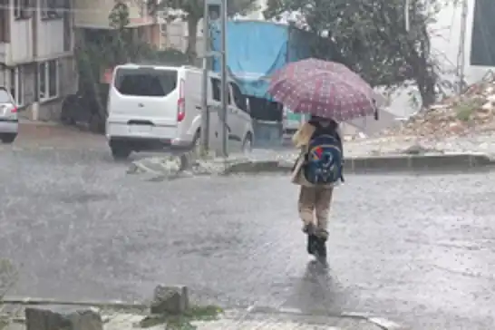 Düzce'de kuvvetli yağış nedeniyle eğitime bir gün ara verildi