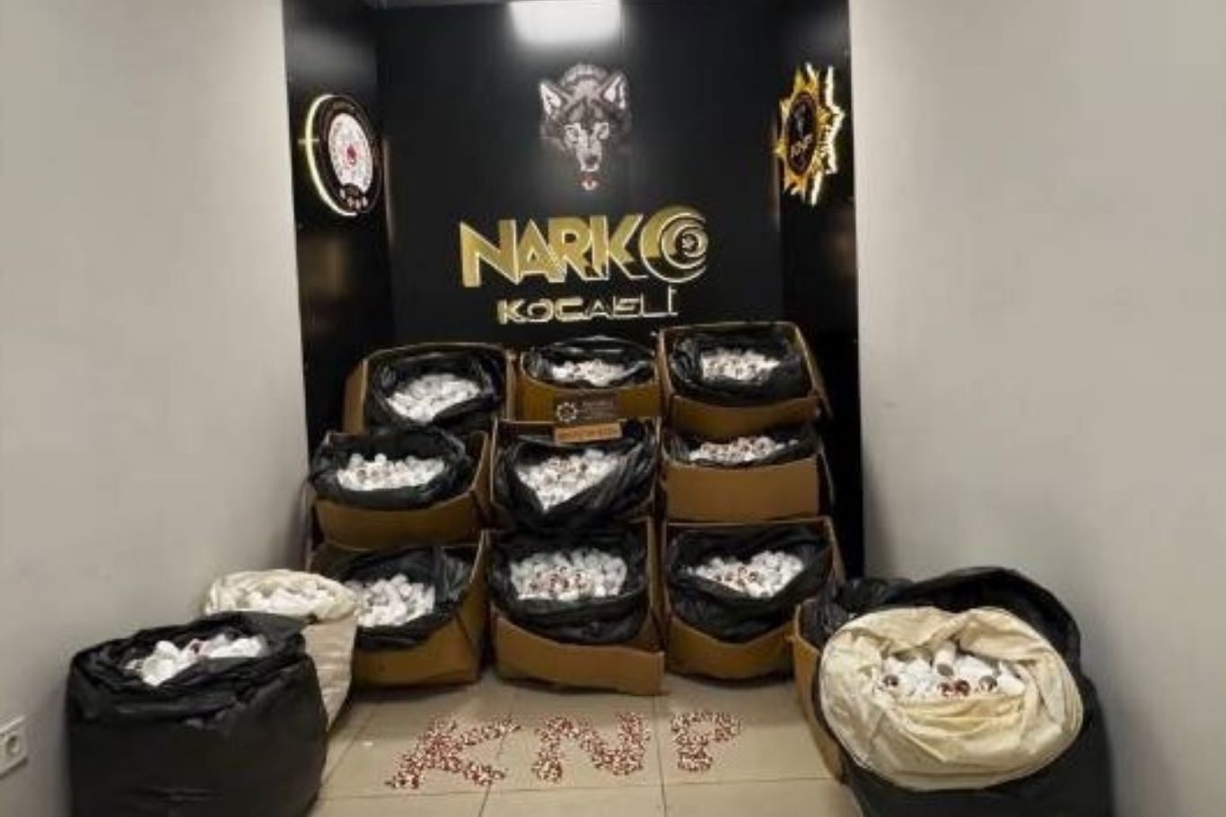 Kocaeli'de 338 bin sentetik ecza hapı ele geçirildi