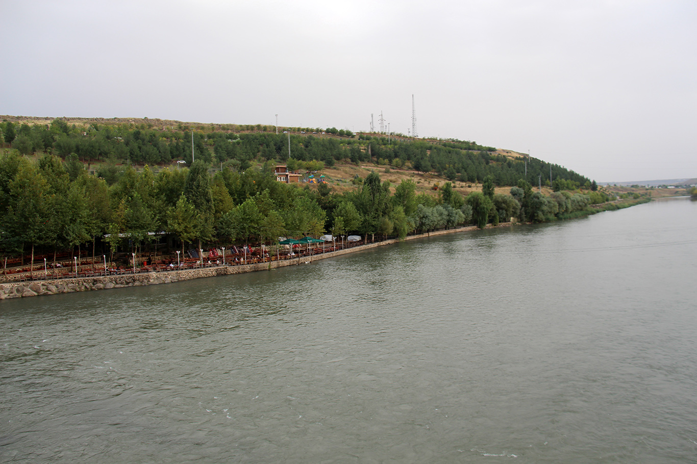 Diyarbakır'da yağışlarla birlikte Dicle Nehri'nin debisi arttı