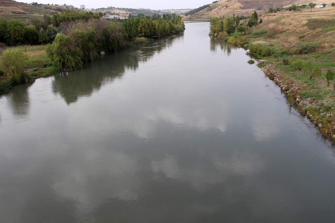 Diyarbakır'da yağışlarla birlikte Dicle Nehri'nin debisi arttı