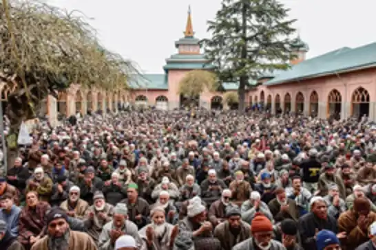 Kashmiri Muslims force withdrawal of uniform Friday sermon proposal
