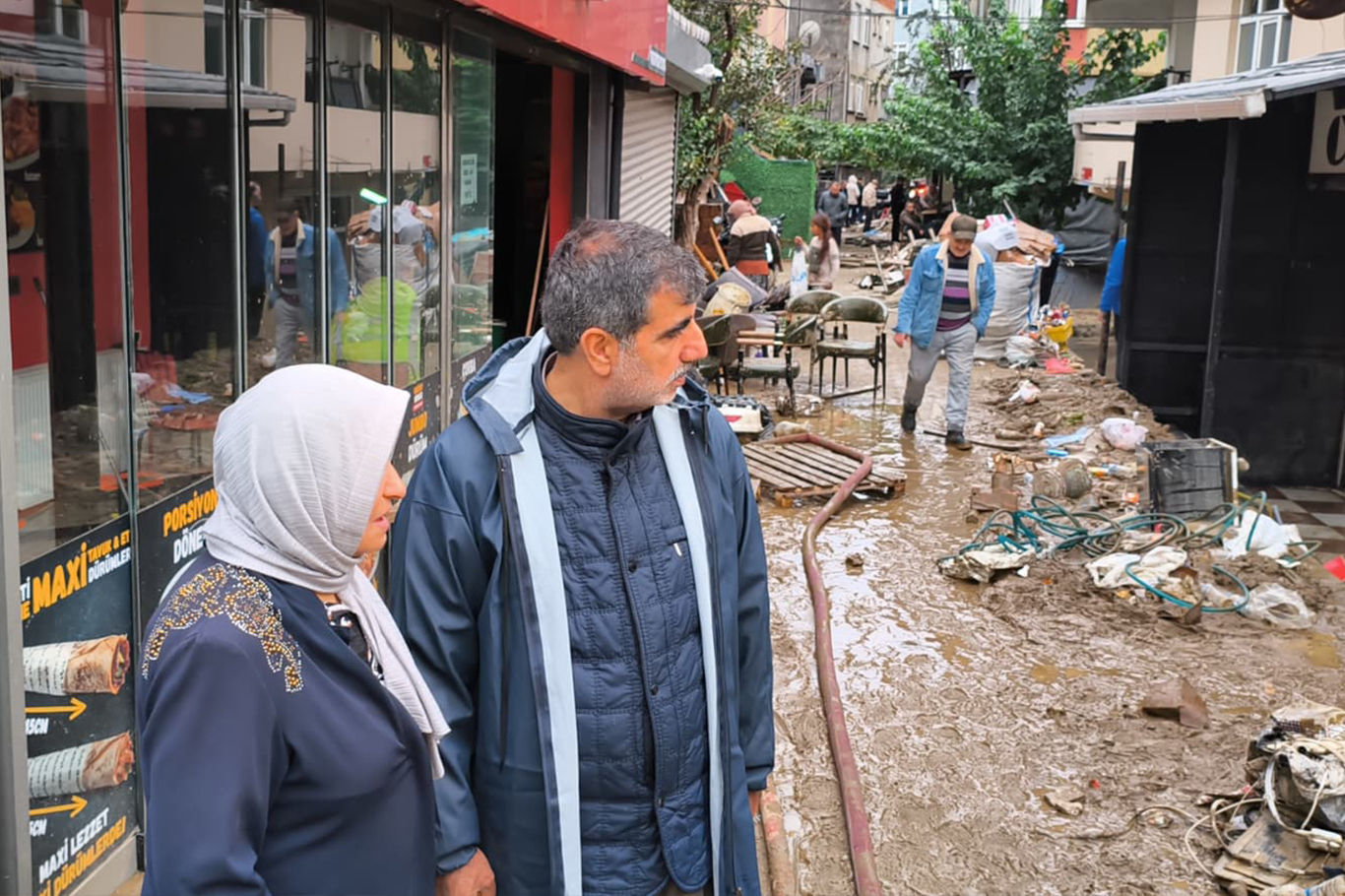 HÜDA PAR İstanbul İl Başkanlığı'ndan sel mağdurlarına ziyaret