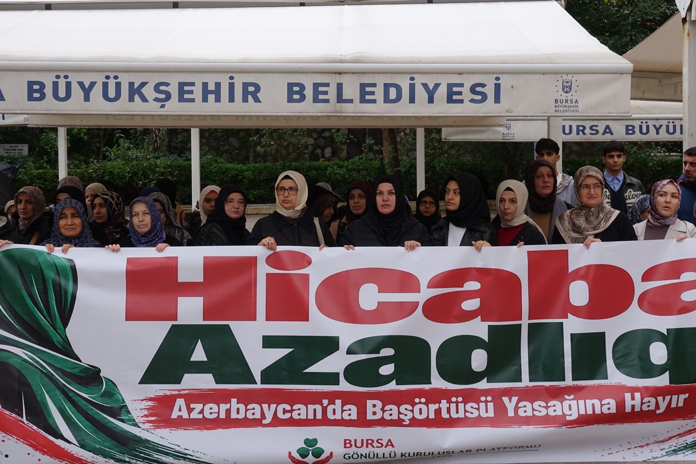 Azerbaycan’a başörtüsü çağrısı: Türkiye’nin yakın tarihinden ders çıkarın
