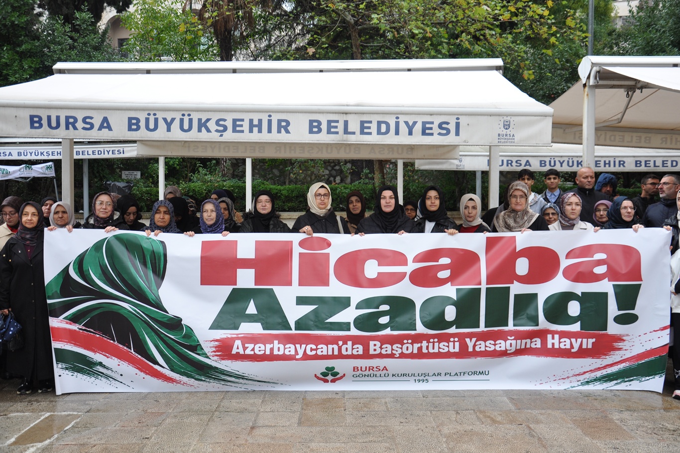 Azerbaycan’a başörtüsü çağrısı: Türkiye’nin yakın tarihinden ders çıkarın