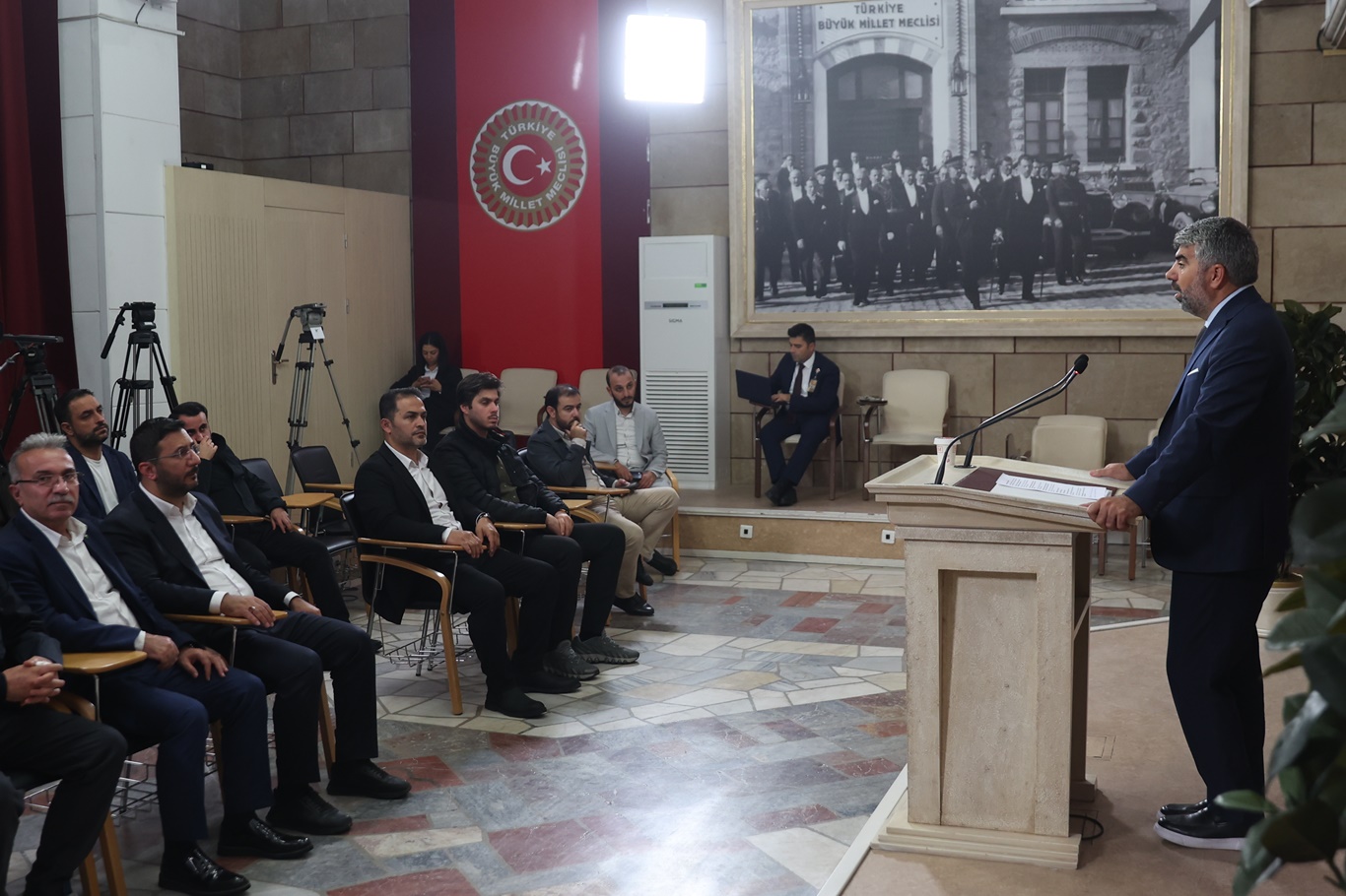 HÜDA PAR MP Dinç calls for student-dentred education reform in Türkiye