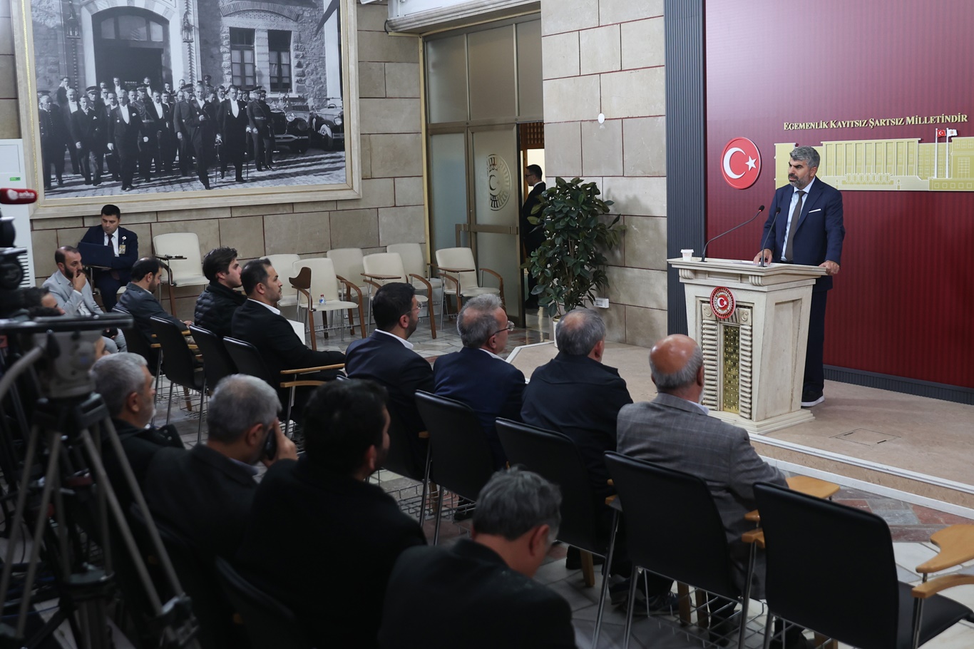 HÜDA PAR MP Dinç calls for student-dentred education reform in Türkiye