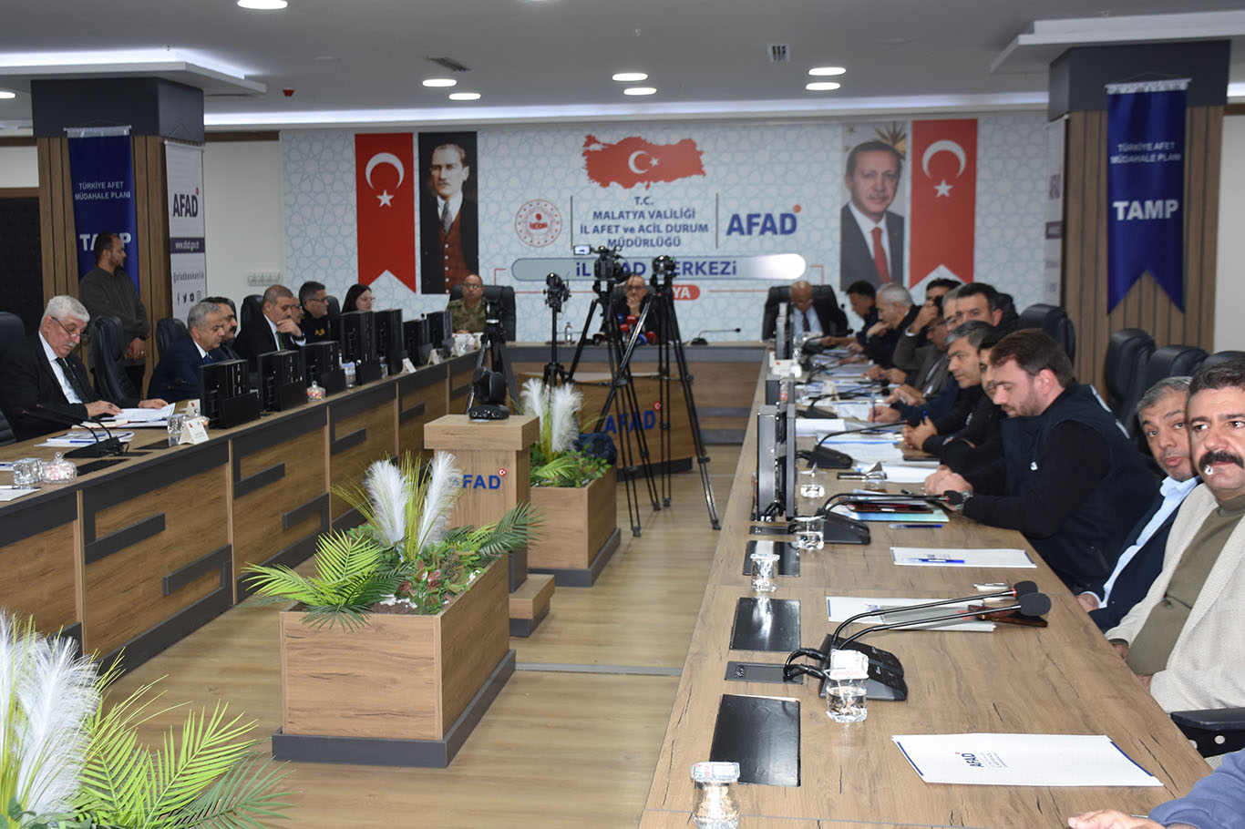 Vali Yavuz: Dere yataklarına kesinlikle inşaat yapılmasına müsaade etmemeliyiz