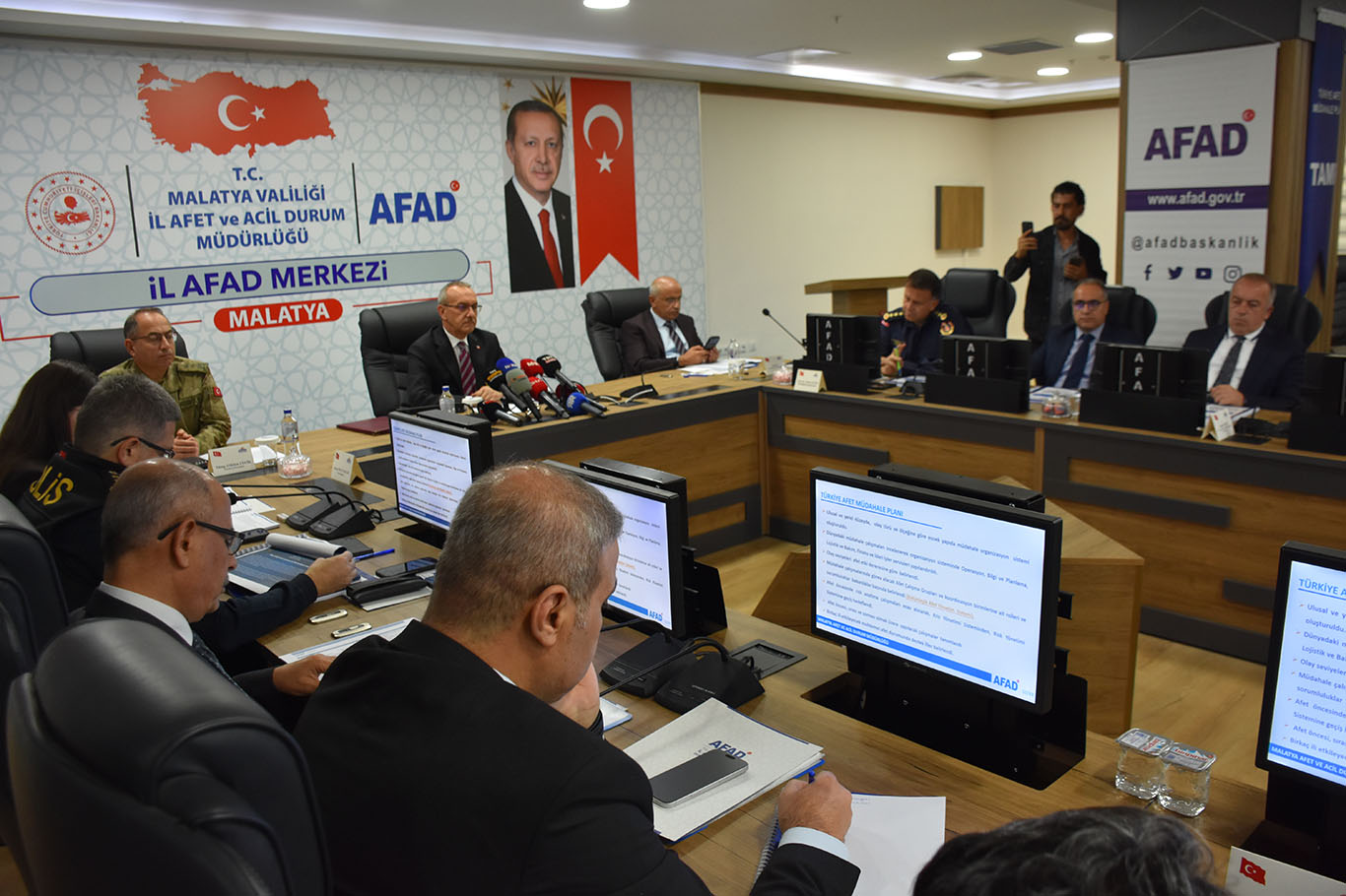 Vali Yavuz: Dere yataklarına kesinlikle inşaat yapılmasına müsaade etmemeliyiz
