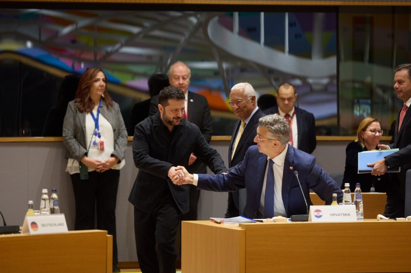 Zelenskiy, AB'den ek 70 milyar euro talep etti ve ABD'ye karşı hayal kırıklığını dile getirdi