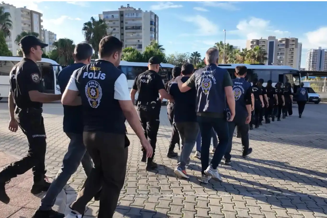 Mersin'de bahis ve dolandırıcılık operasyonlarında 33 tutuklama