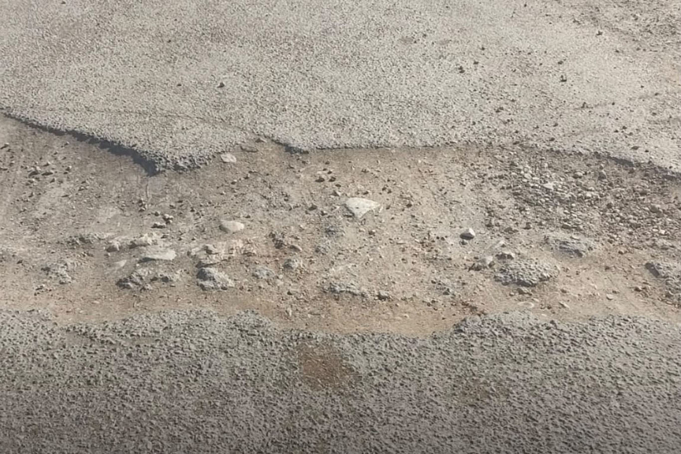 Menderes’te bozuk yollar vatandaşların tepkisini çekiyor
