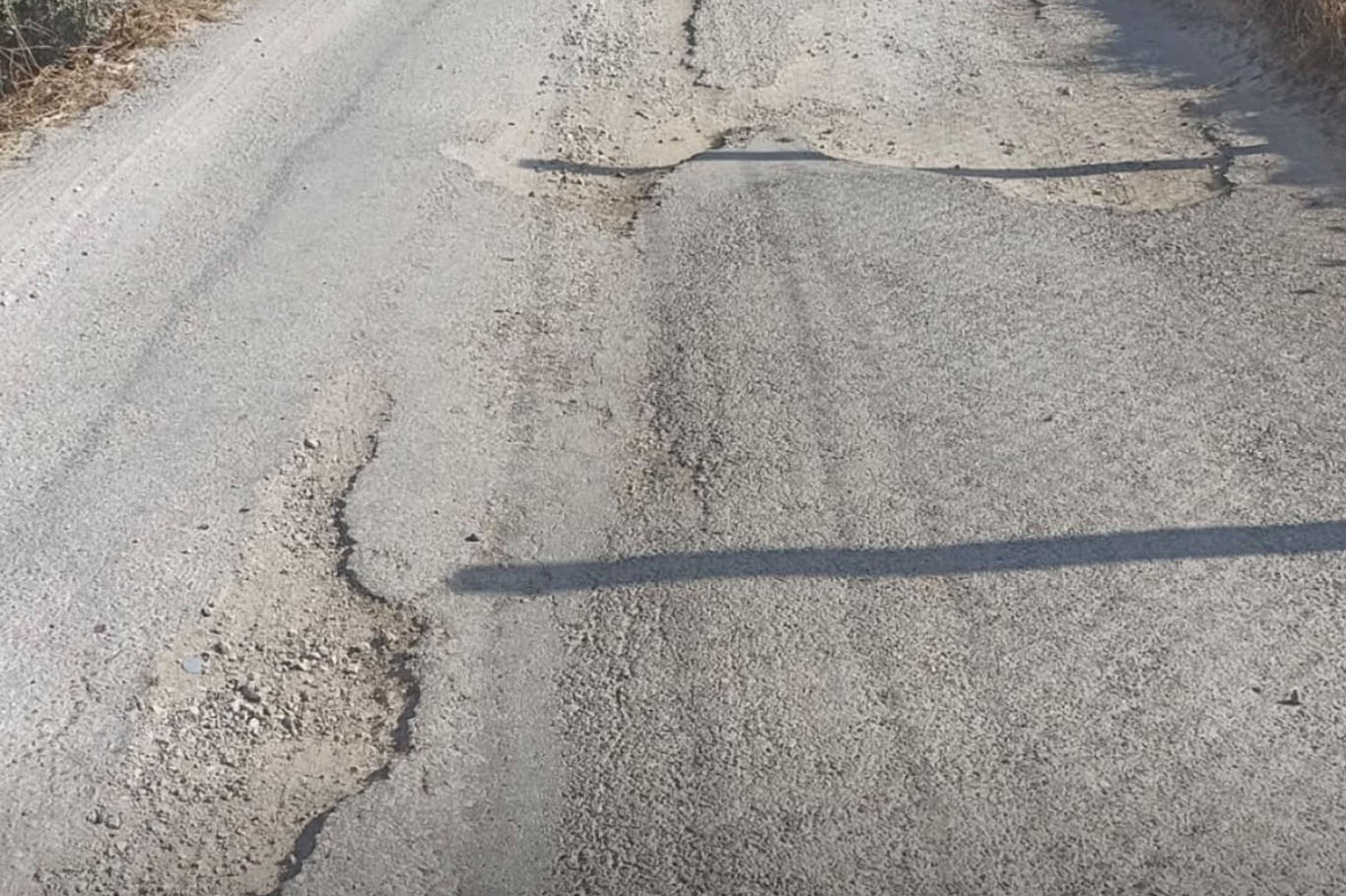 Menderes’te bozuk yollar vatandaşların tepkisini çekiyor