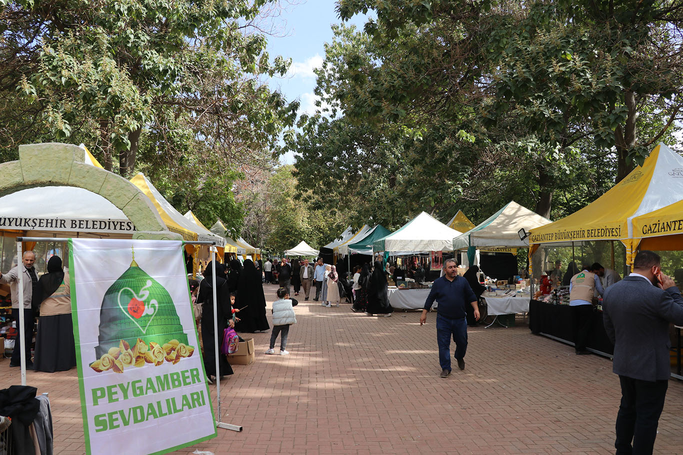 Gaziantep Peygamber Sevdalıları hayır kermesiyle gönüllere dokunuyor