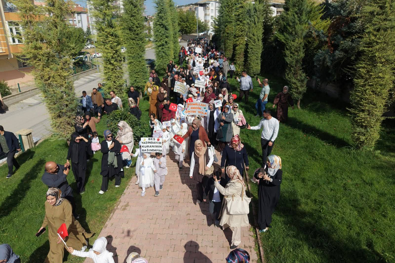 Malatya'da minik öğrenciler için Âmin Alayı ve Bed-i Besmele programı düzenlendi