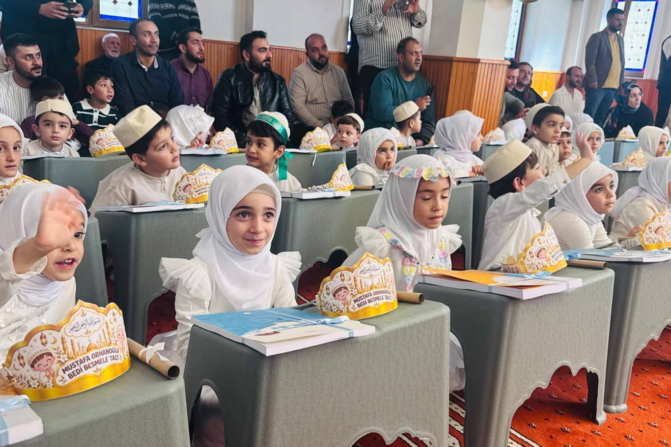 Malatya'da minik öğrenciler için Âmin Alayı ve Bed-i Besmele programı düzenlendi