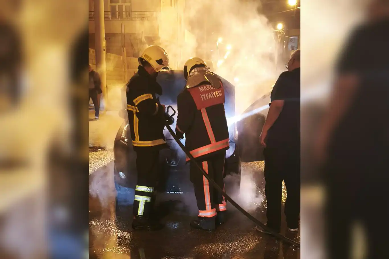 Mardin’de park halindeki araçta yangın 