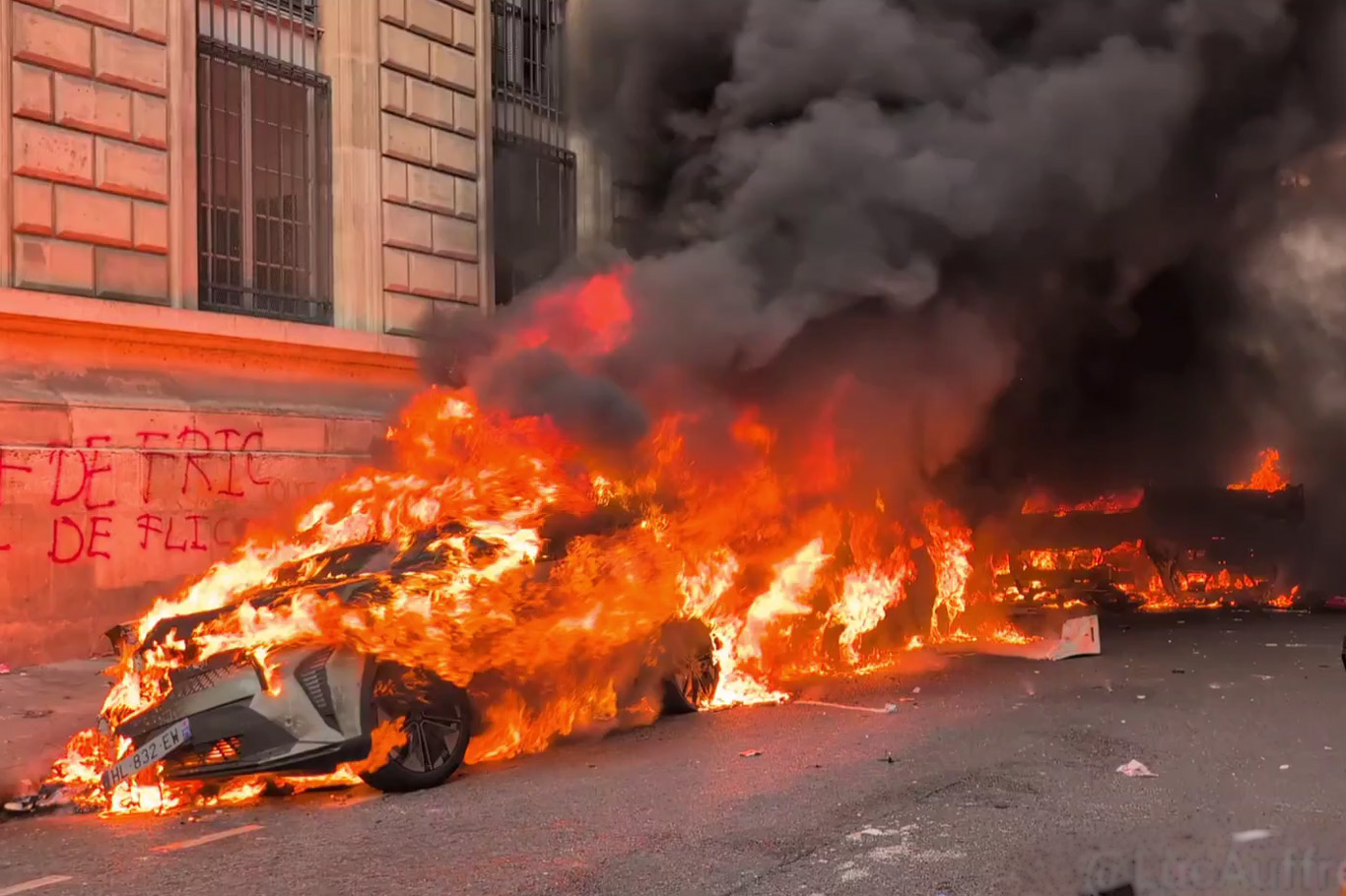 Fransa'da protestolar şiddetlendi