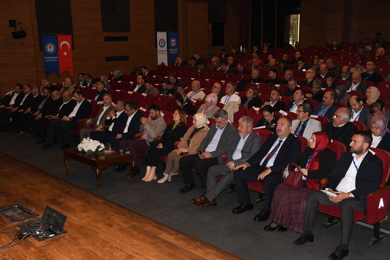 Eğitim-Bir-Sen İstanbul 4 No'lu Şube Başkanı Duran güven tazeledi