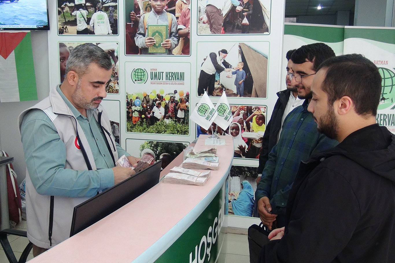 Üniversite öğrencileri kermes gelirini Gazze'ye bağışladı