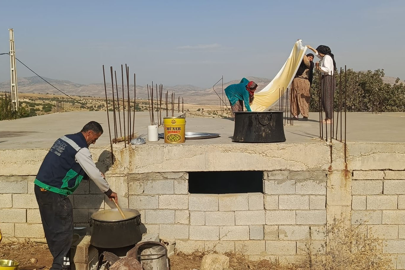 Üzümden pekmez, pestil ve cevizli sucuk yapılıyor