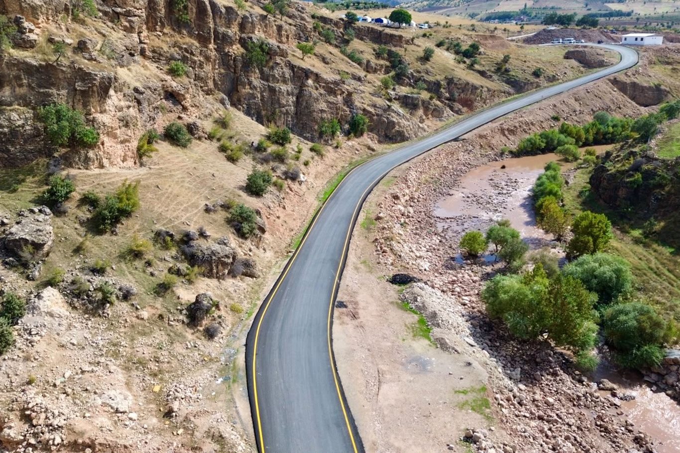 Siirt’te 17 kilometrelik grup yolu asfaltlandı