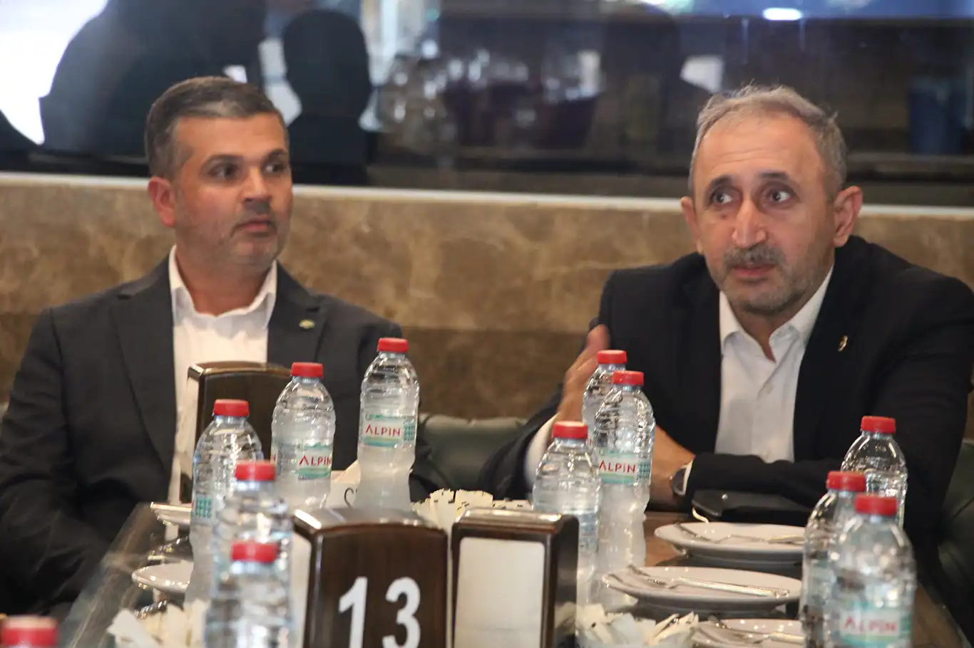 Atama bekleyen gençler sorunlarını HÜDA PAR Milletvekili Demir'e anlattı