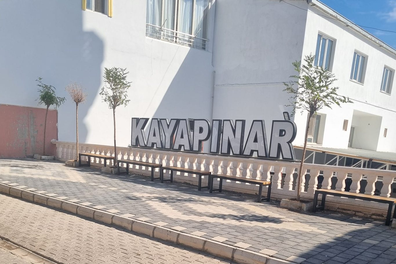 Kayapınar'da çarşı merkezini ferahlatan peyzaj çalışması