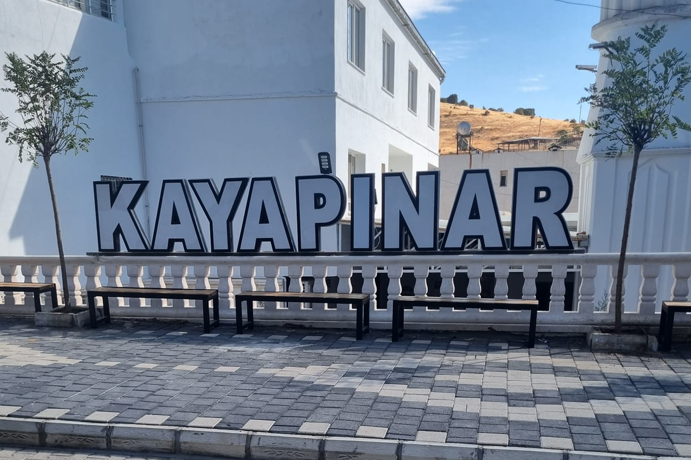 Kayapınar'da çarşı merkezini ferahlatan peyzaj çalışması