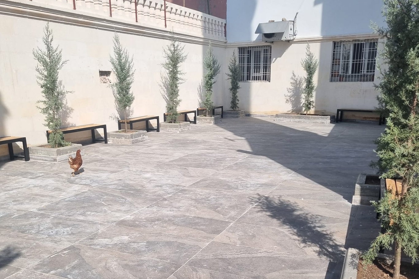 Kayapınar'da çarşı merkezini ferahlatan peyzaj çalışması