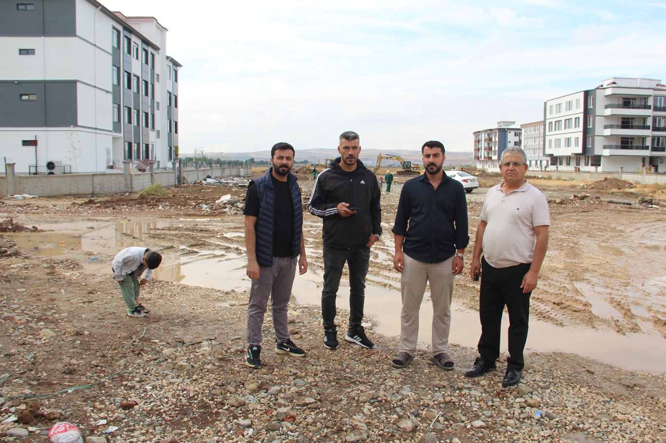 Batman'da yağmur sonrası yollar çamura döndü: Mahalle sakinleri altyapı bekliyor