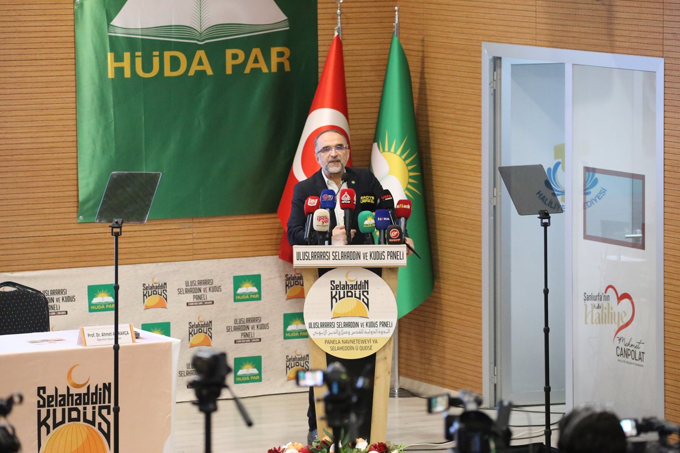 HÜDA PAR Genel Başkan Vekili İshak Sağlam, Uluslararası Selahaddin ve Kudüs Paneli'nde konuştu.