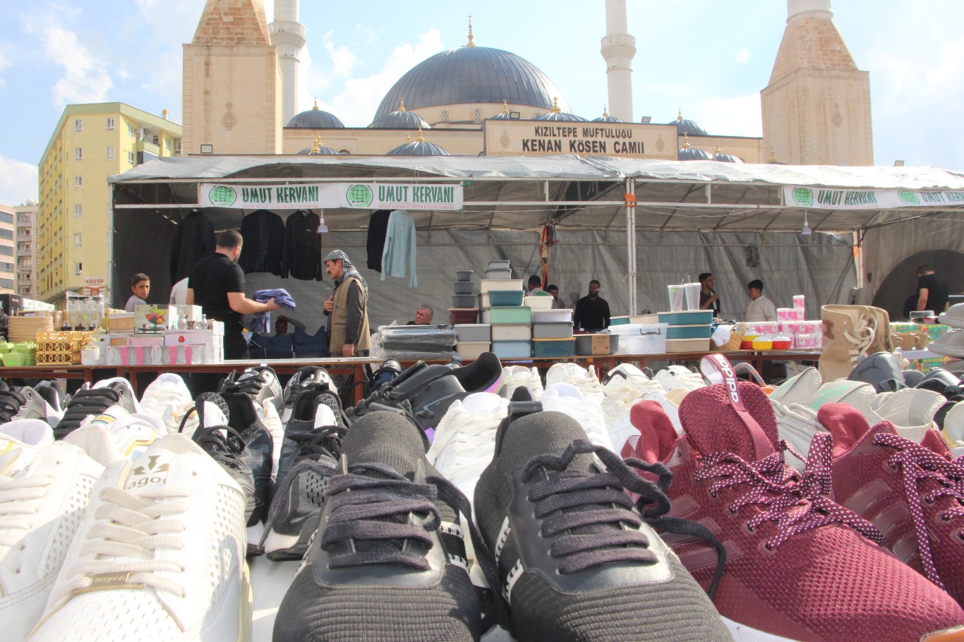 Umut Kervanı Kızıltepe’den ihtiyaç sahiplerine yönelik kermes