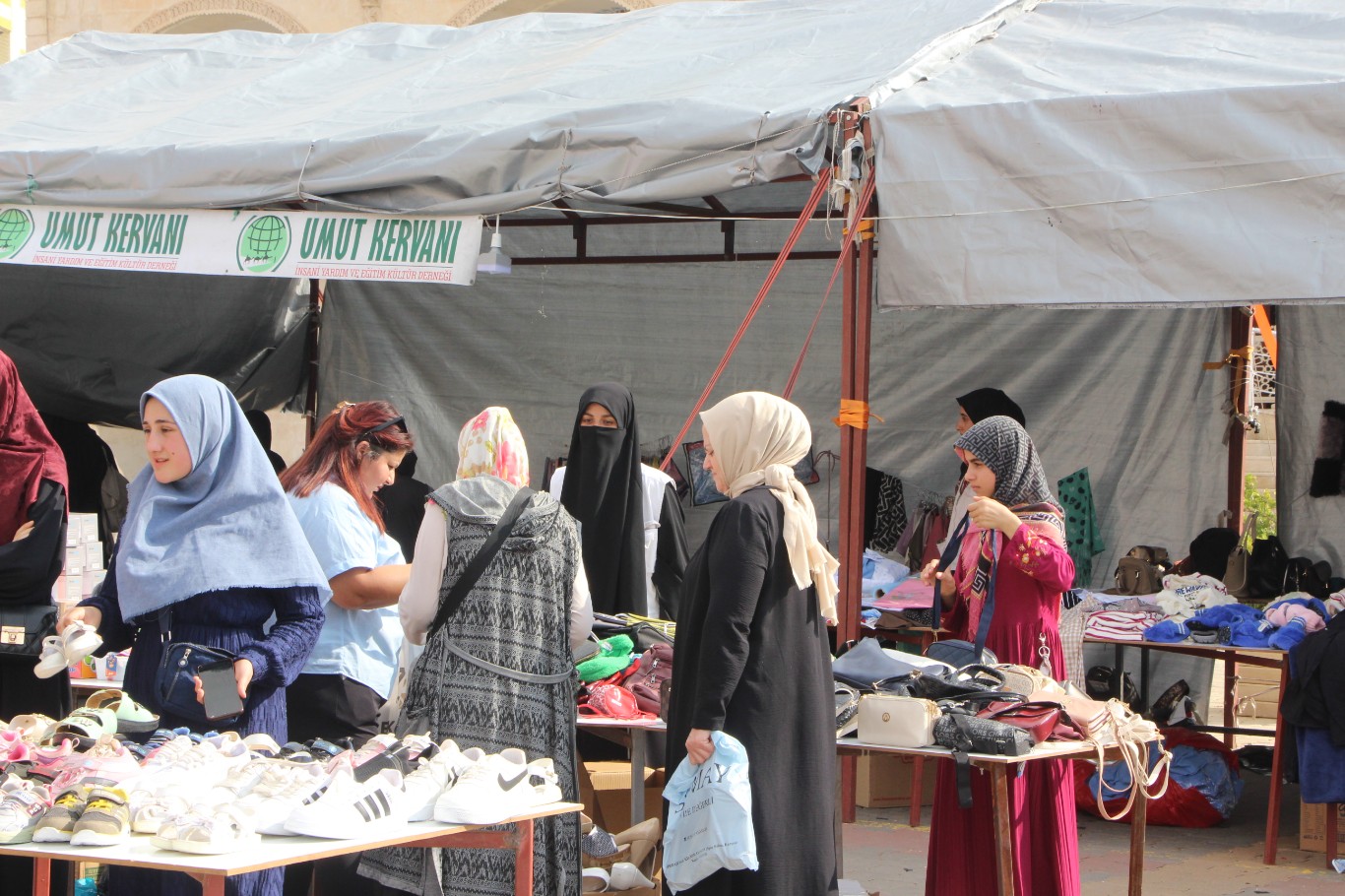 Umut Kervanı Kızıltepe’den ihtiyaç sahiplerine yönelik kermes