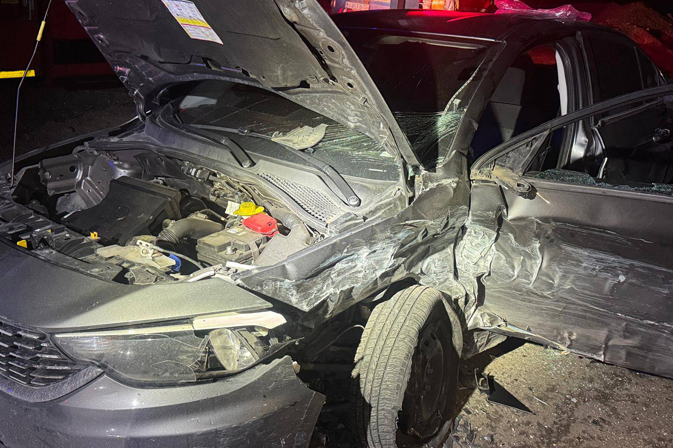 Batman’da uçuruma yuvarlanan otomobilde sıkışan sürücü kurtarıldı