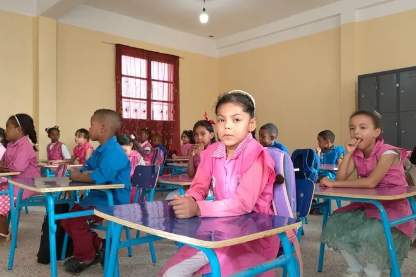 الجزائر تحظر المناهج الفرنسية وتلزم المدارس باعتماد اللغة العربية