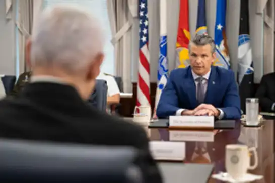 Wezîrê şer ê Emrîkayê bi dizî bi Netanyahu re civiya