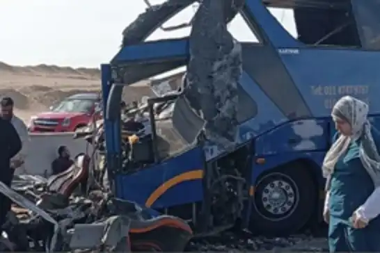 Mısır'da otobüs ile kamyon çarpıştı: 12 ölü