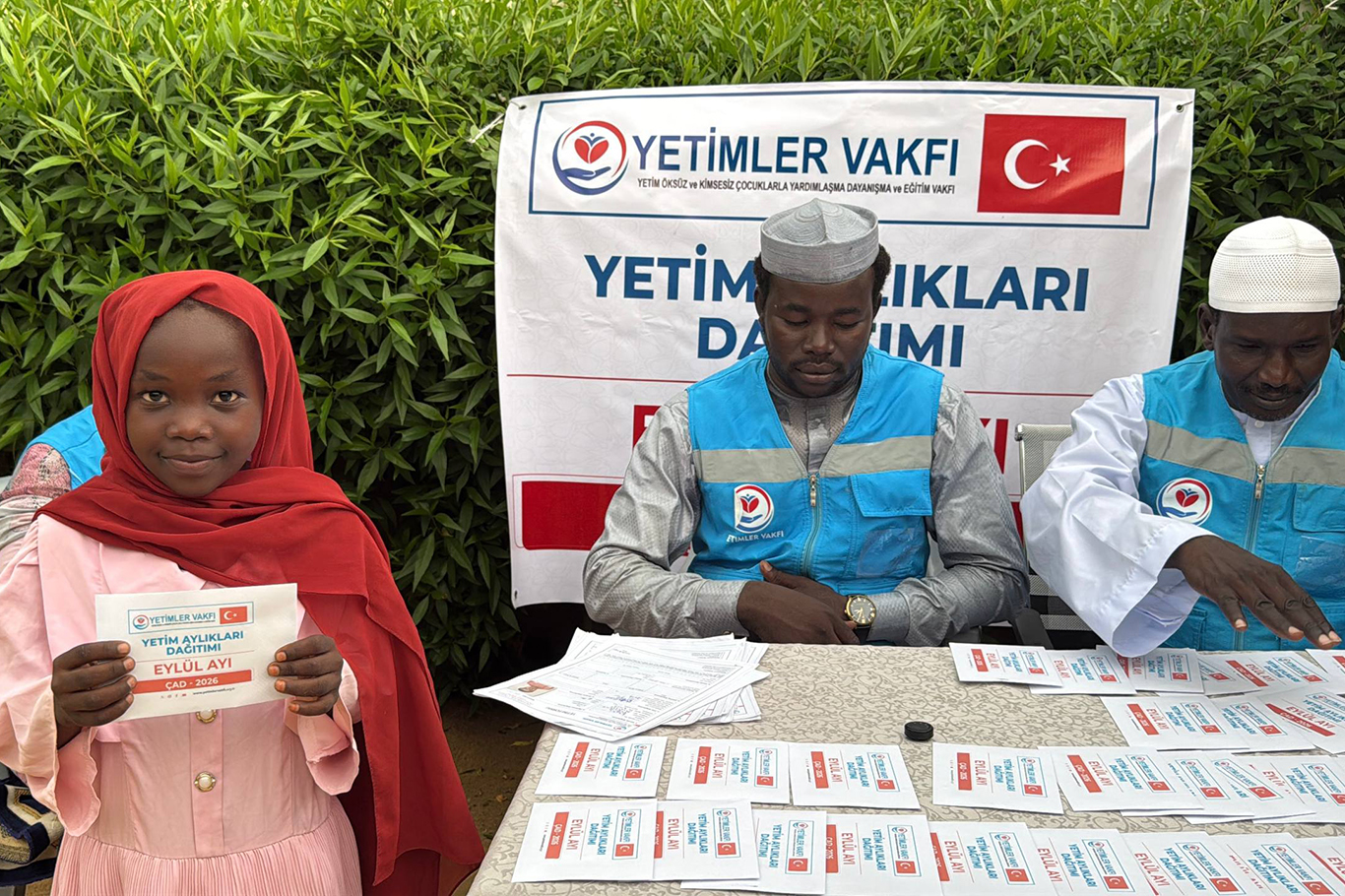 Yetimler Vakfı Çadlı yetimlerin aylıklarını dağıttı