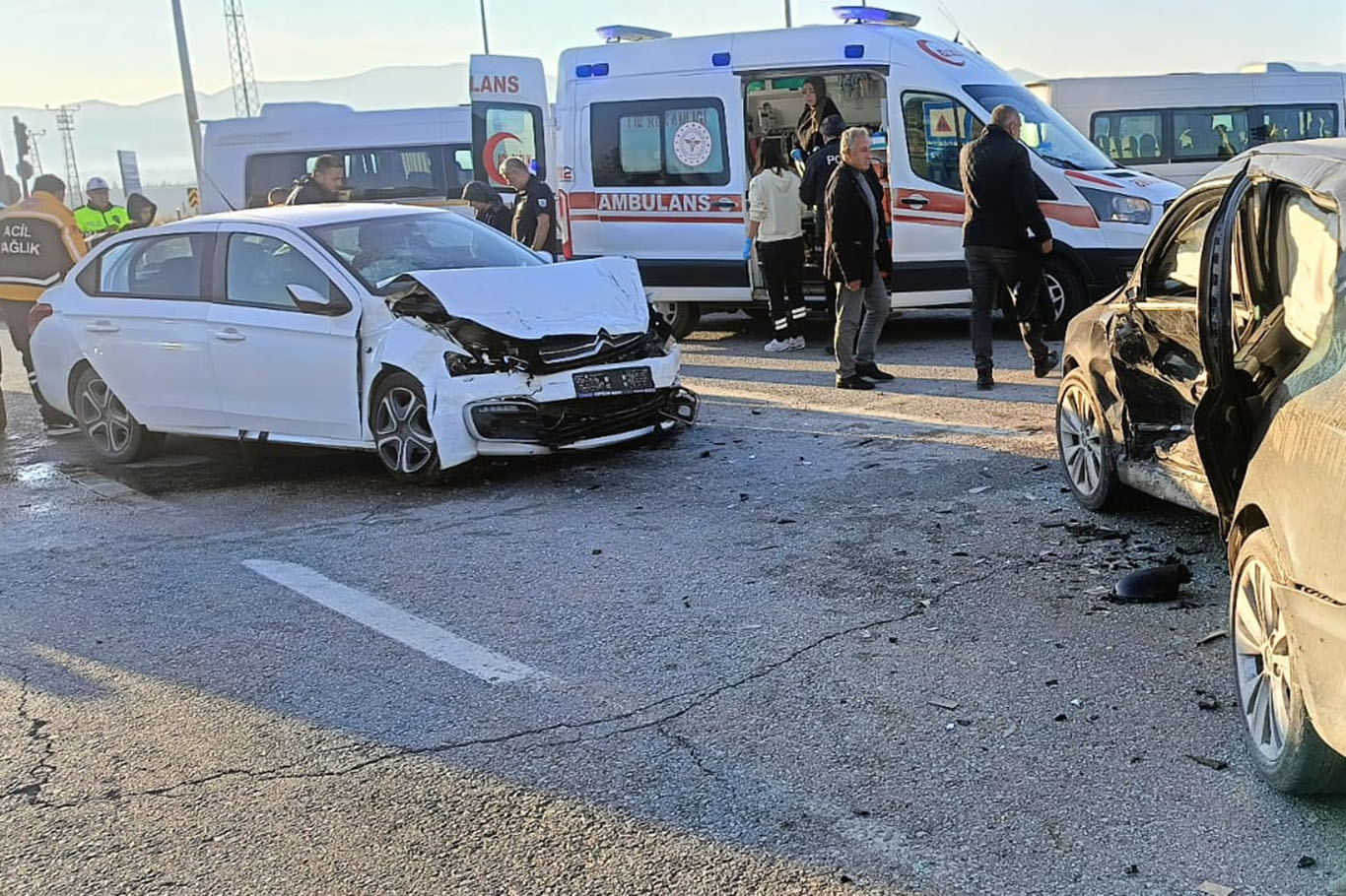 Li Meletîyê du wesayît li hev qelibîn: 6 birîndar