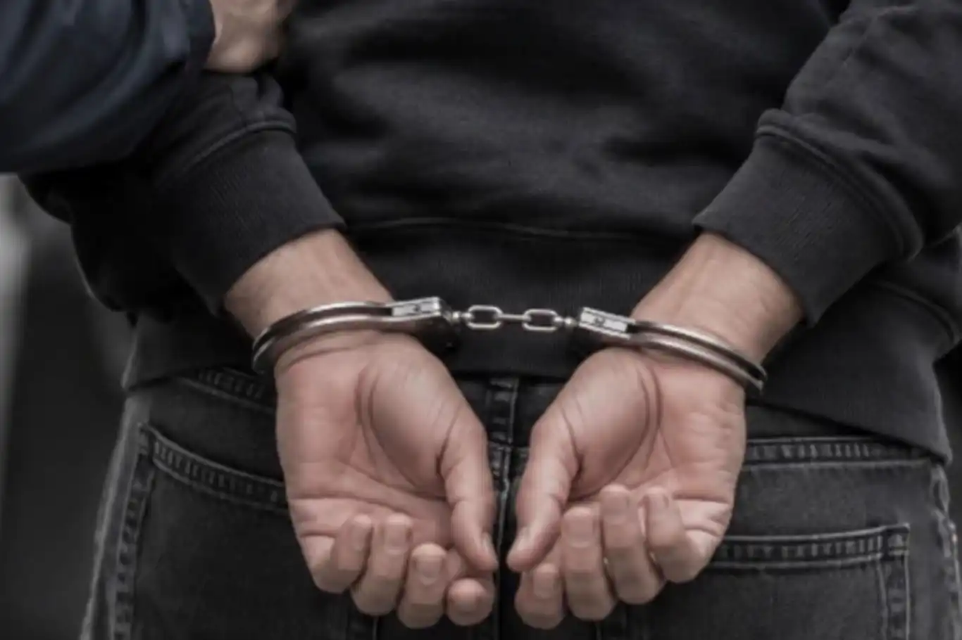 İzmir’de 23 yıl ay hapis cezasıyla aranan şahıs yakalandı